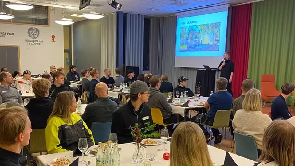 Här möts industriföretag och studerande för att främja kompetensförsörjningen Här möts industriföretag och studerande för att främja kompetensförsörjningen