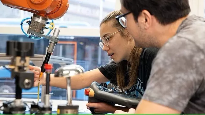 Rekordmånga studenter på högskolans automationsprogram