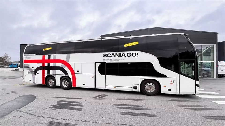 Scania lanserar första dubbeldäckaren i Europa för gasdrift Scania lanserar första dubbeldäckaren i Europa för gasdrift
