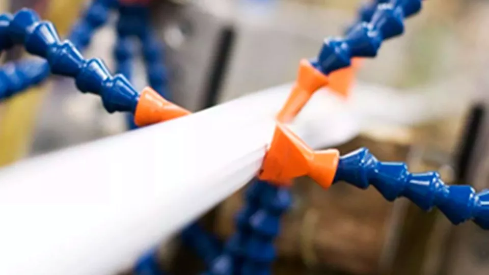 Formsprutning och extrudering under samma tak hos Plastex