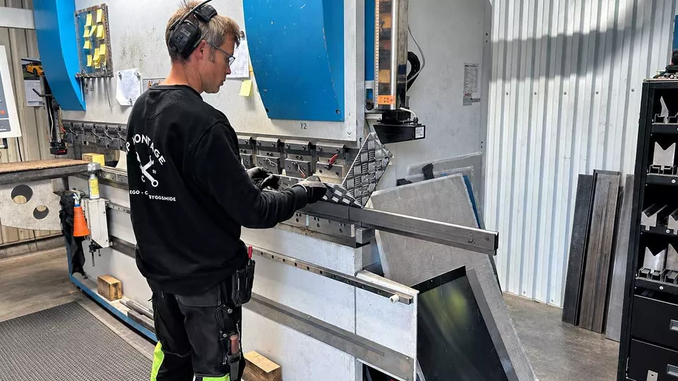 Svensk tillverkningspartner – från CAD och prototyp till färdig produkt Svensk tillverkningspartner – från CAD och prototyp till färdig produkt