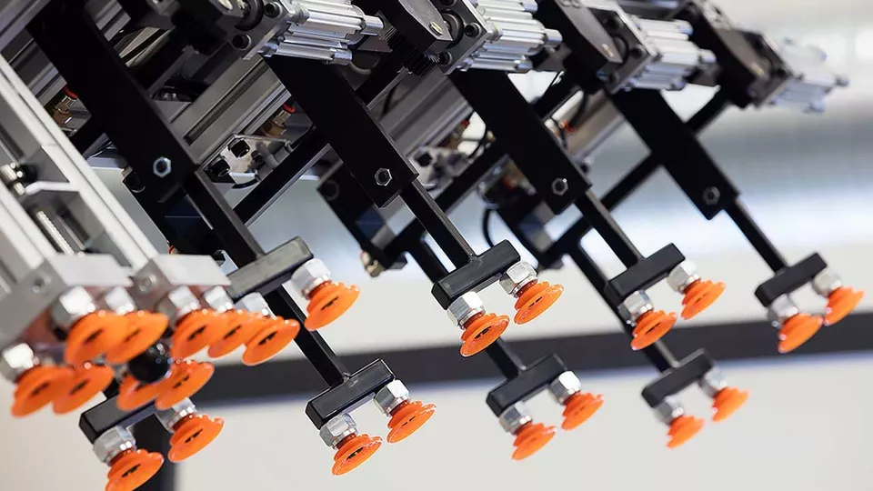 Skräddarsydd automation för framtidens försvar Skräddarsydd automation för framtidens försvar