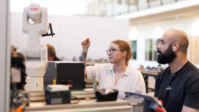 Hitech stärker industrins kompetens - med praktiska utbildningar nära produktionen