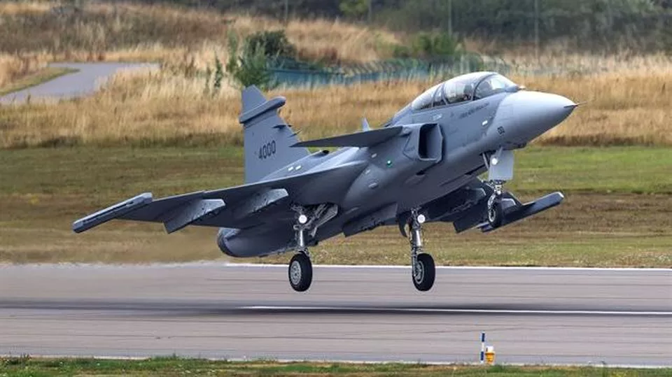 Gripen F har lyft för första gången Gripen F har lyft för första gången