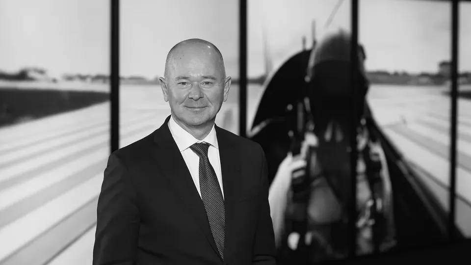 Saab publicerar nya finansiella mål på medellång sikt Saab publicerar nya finansiella mål på medellång sikt