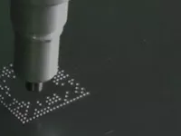 3D-kamera styr lasermärkningen direkt i produktionslinjen