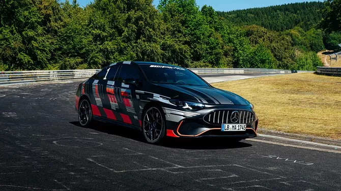 Eldrivna Mercedes-AMG CLA 45 slår rekord på Nürburgring