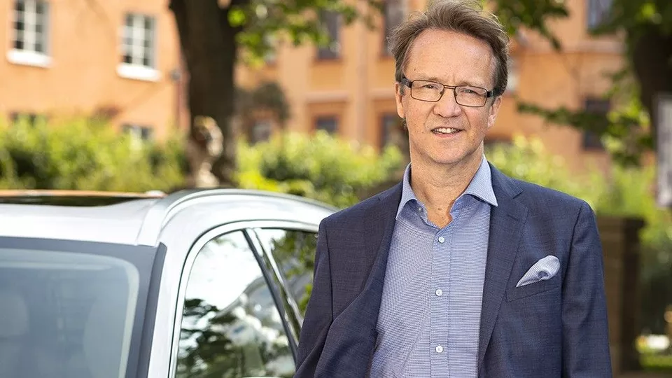 Personbilsmarknaden återhämtar sig – laddhybrider driver tillväxten