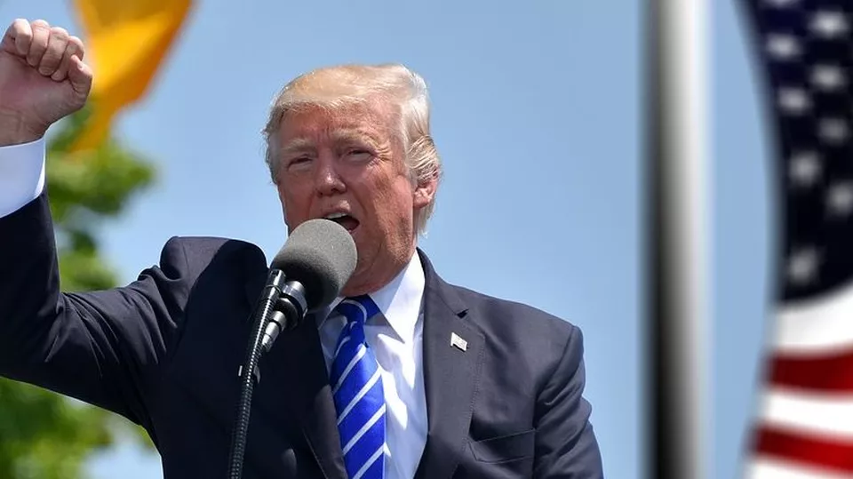 Trump pressar EU: Biltullar ska sänkas – aluminiumindustrin i kris Trump pressar EU: Biltullar ska sänkas – aluminiumindustrin i kris